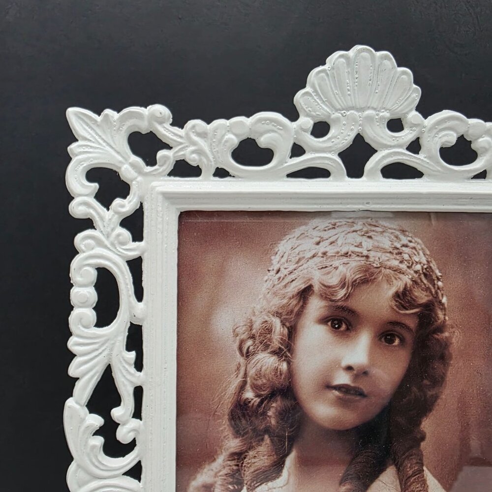 Vintage White Painted Metal Ornate Photo Frame Victorian Style 5x7 Inches - Picture 3 of 11